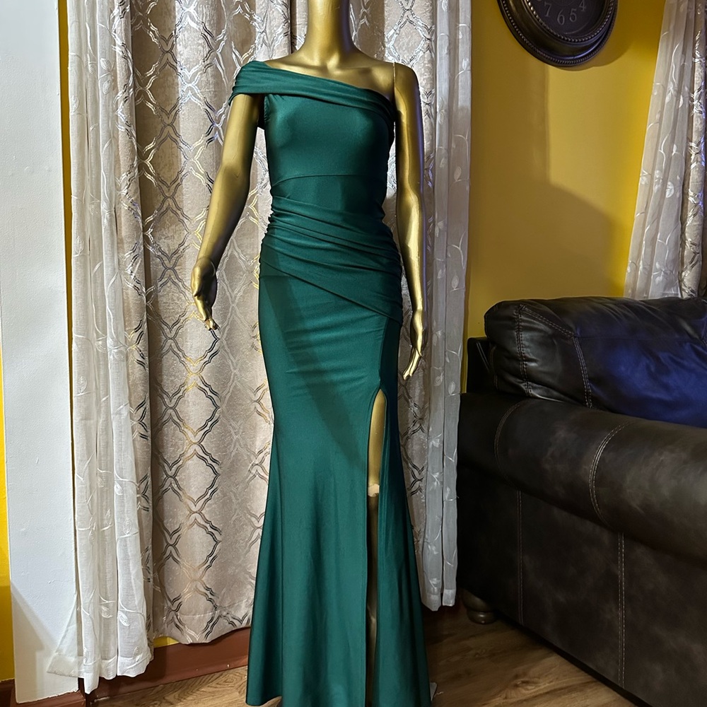 Fashion Nova Emerald One-Shoulder Evening Gown